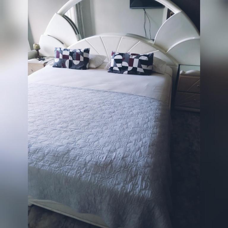 El descanso céntrico - Habitación con cama grande y balcón - 1