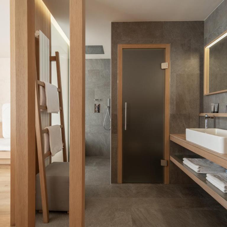 Hotel Valentinerhof - Doppelzimmer mit Bergblick - 5