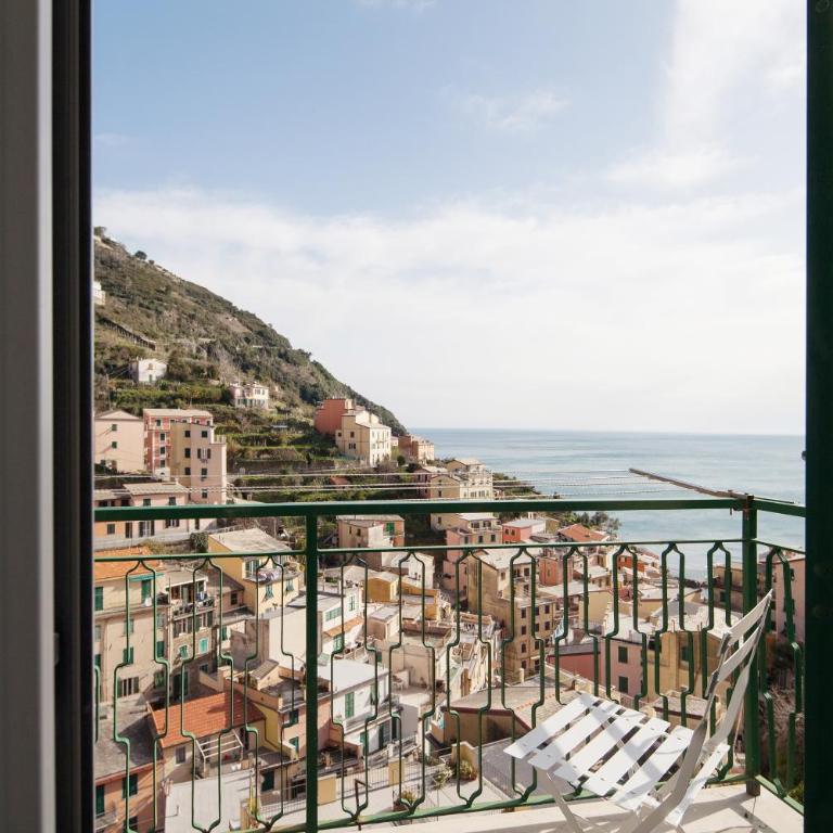"San Giovanni Apartment" Seaview, terrace, 2 Aircondo BDR, 3rd floor, Free Garage 200 mt far, from Train platform elevator to the upper walking road, 200mt to home - Apartamento de 2 dormitorios - 23