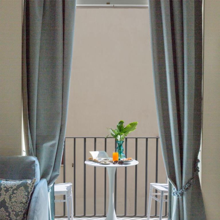 Grace Suites Sorrento - King Room with Spa Bath - 9