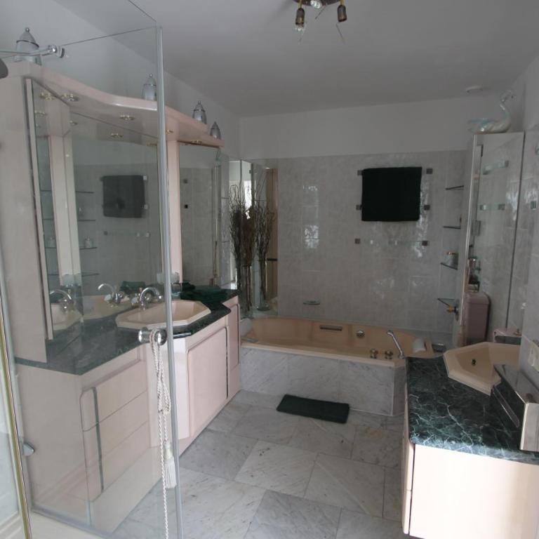 9 chambres spa hamman sauna Piscine chauffée poss - Villa - 72