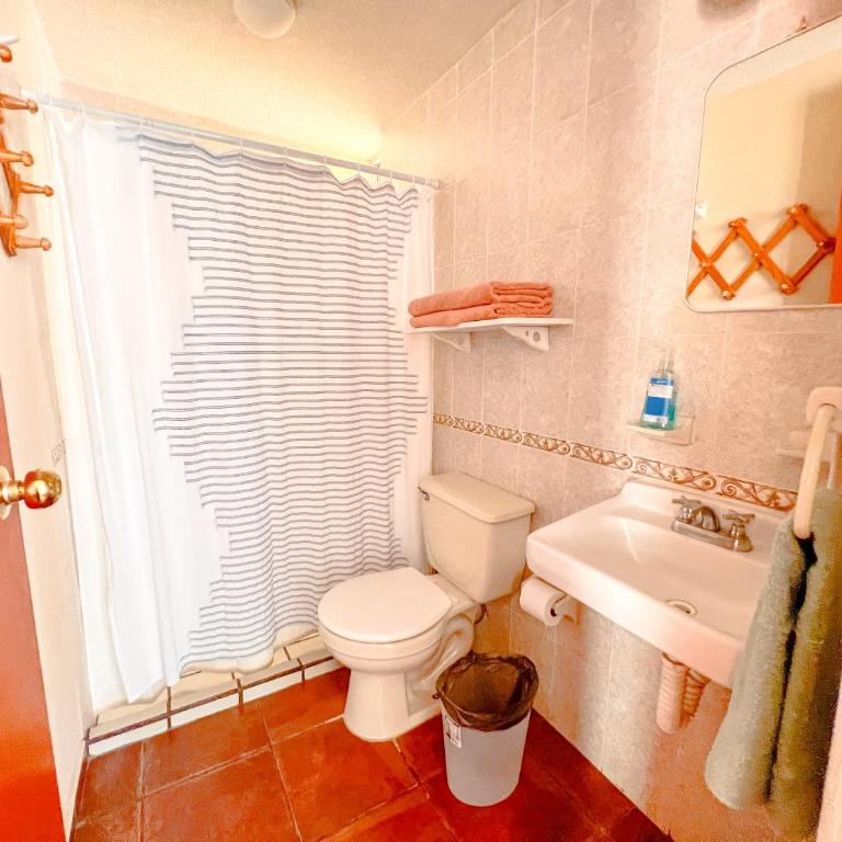 Colorful family condo with terrace and free parking - Three-Bedroom Apartment - 14