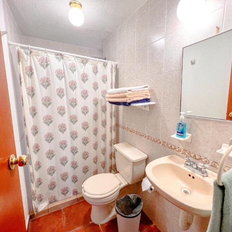 Colorful family condo with terrace and free parking - Three-Bedroom Apartment - 12