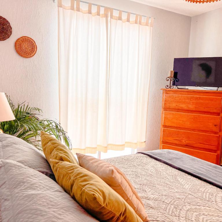 Colorful family condo with terrace and free parking - Three-Bedroom Apartment - 4