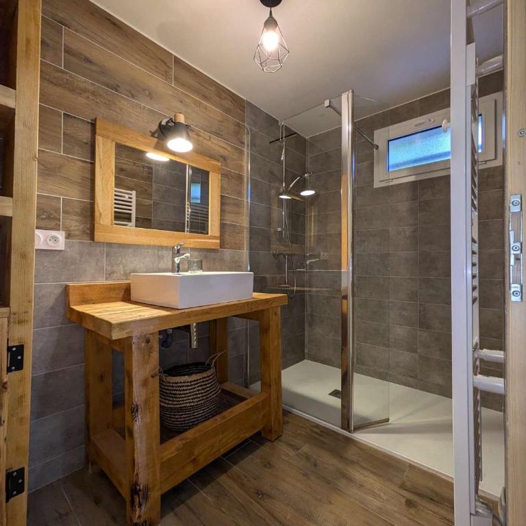 Chalet rénové 12 pers, 5 ch, parking, poêle, sud-ouest - Chalet 3 Chambres - 8