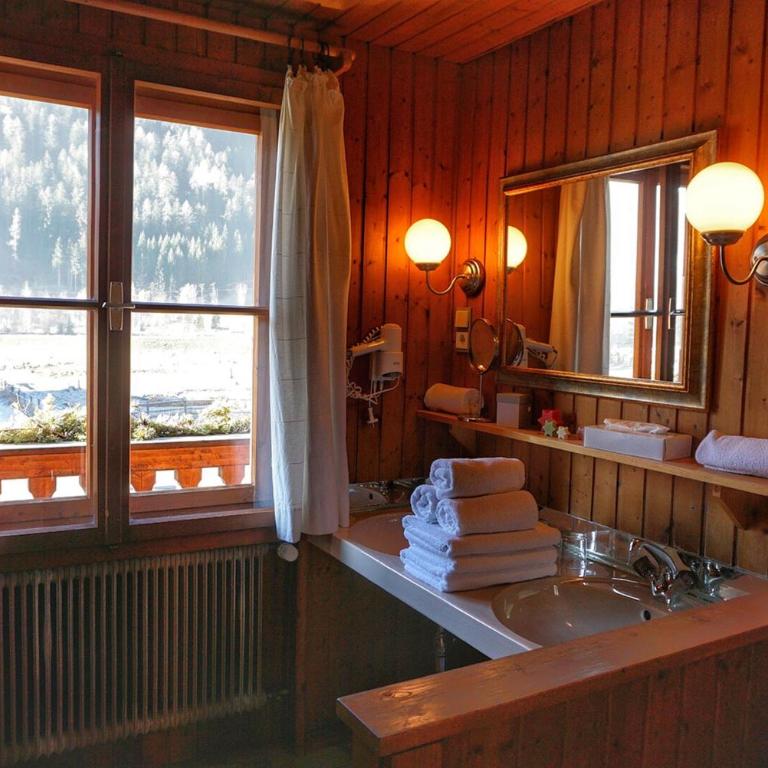 Hotel Schlosswirt - Familienzimmer (2 Erwachsene + 3 Kinder) - 5