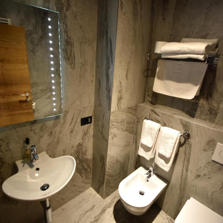 Bivio Hotel Plaza - Suite Luxury con Vasca Idromassaggio - 4