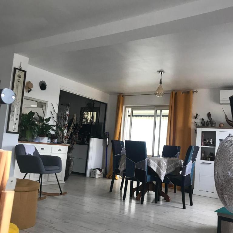 Les pieds dans l'eau - Three-Bedroom Villa - 3