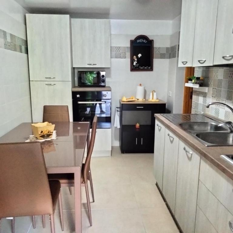 Villetta con ampio giardino a due passi dal mare - Casa con 2 Camere da Letto - 24