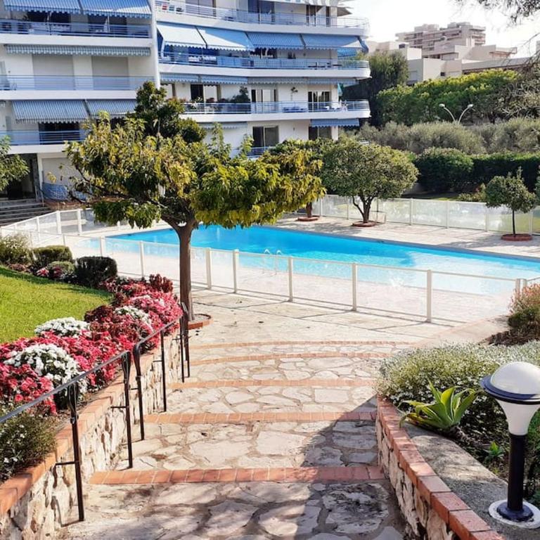Appartement avec terrasse, piscine et garage à 400m plage - Appartement 3 Chambres - 1