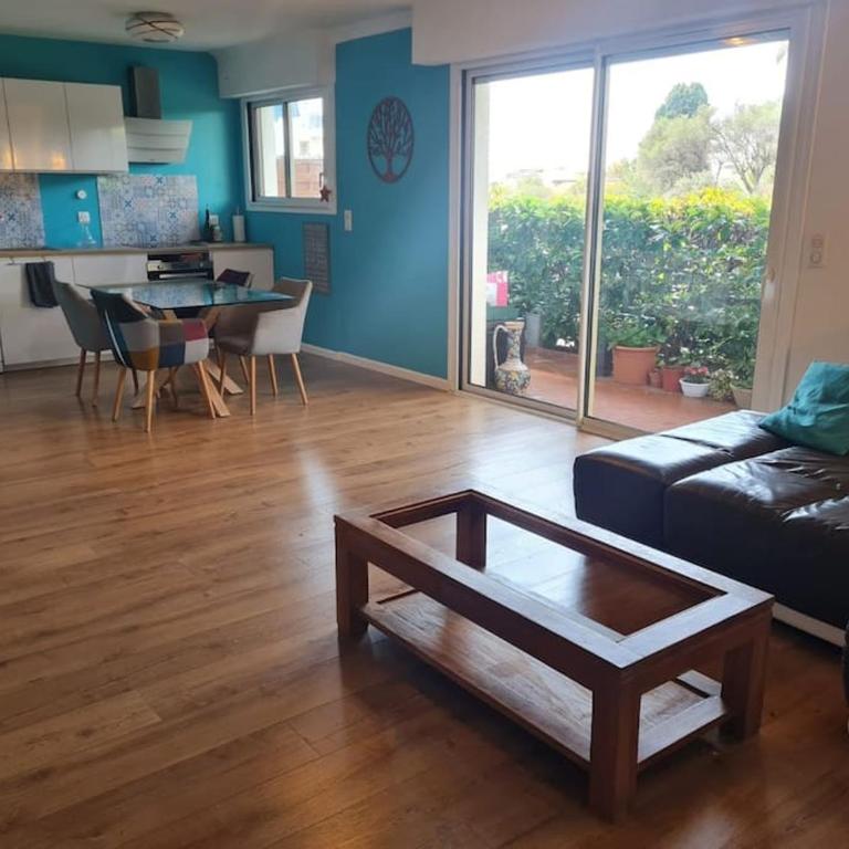 Appartement avec terrasse, piscine et garage à 400m plage - Appartement 3 Chambres - 2