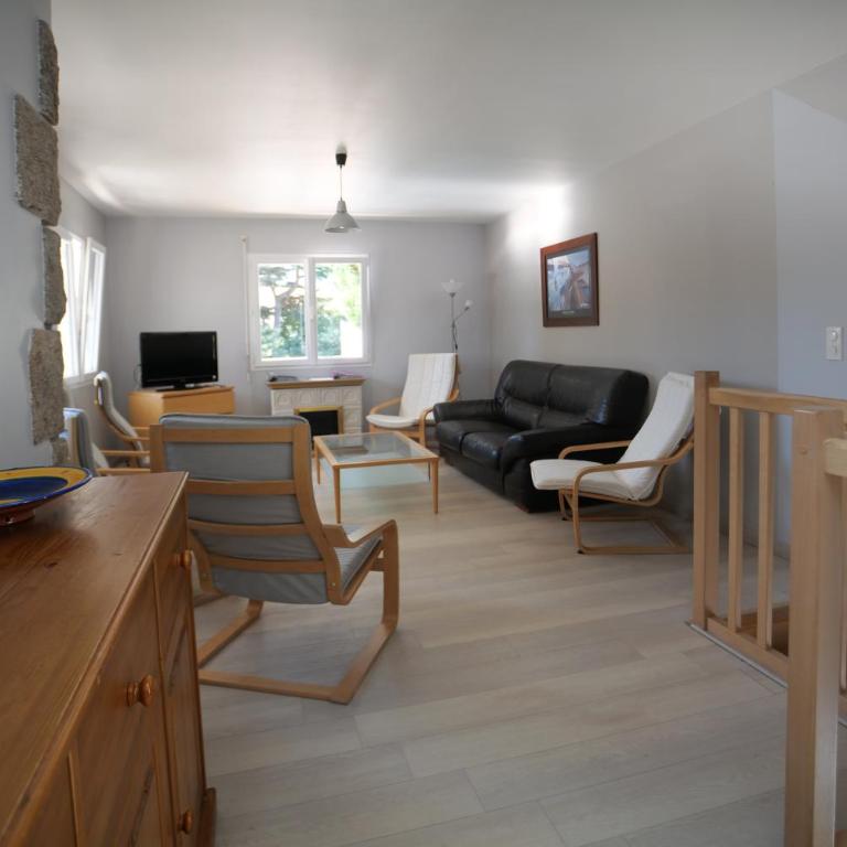 Maison avec piscine 10 couchages - Four-Bedroom House - 4