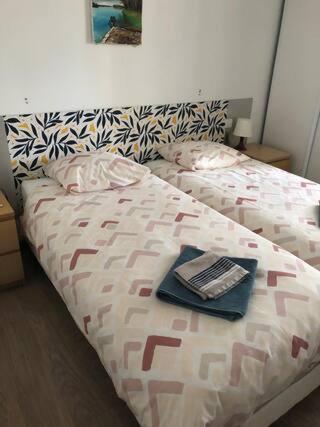 Maison avec piscine 10 couchages - Four-Bedroom House - 14