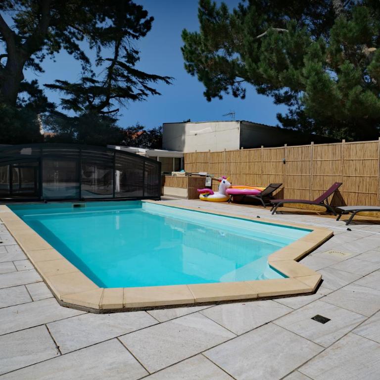Maison avec piscine 10 couchages - Four-Bedroom House - 3