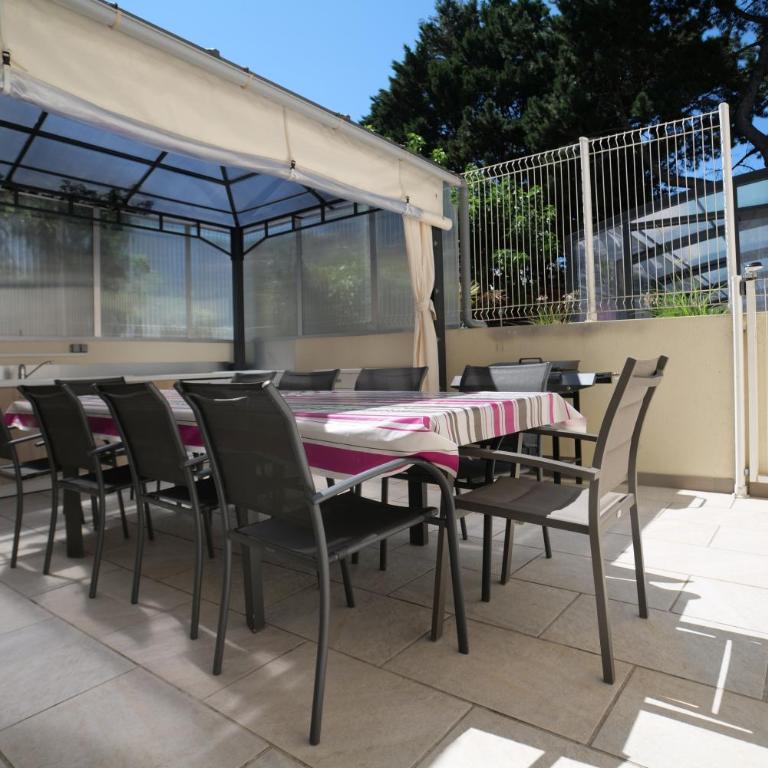 Maison avec piscine 10 couchages - Four-Bedroom House - 20