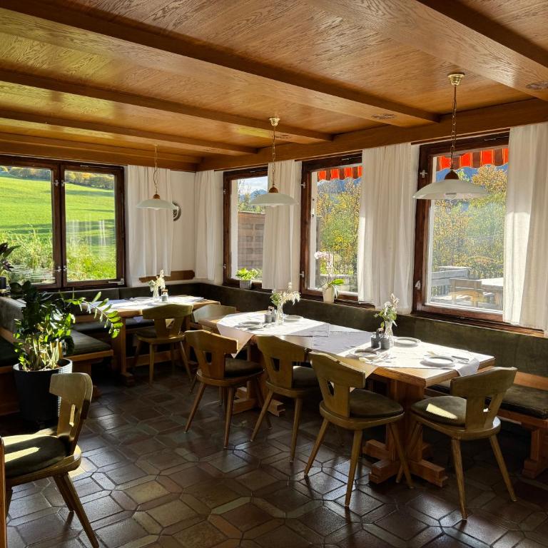 Pension Sonneck - Doppelzimmer mit Bergblick - 17