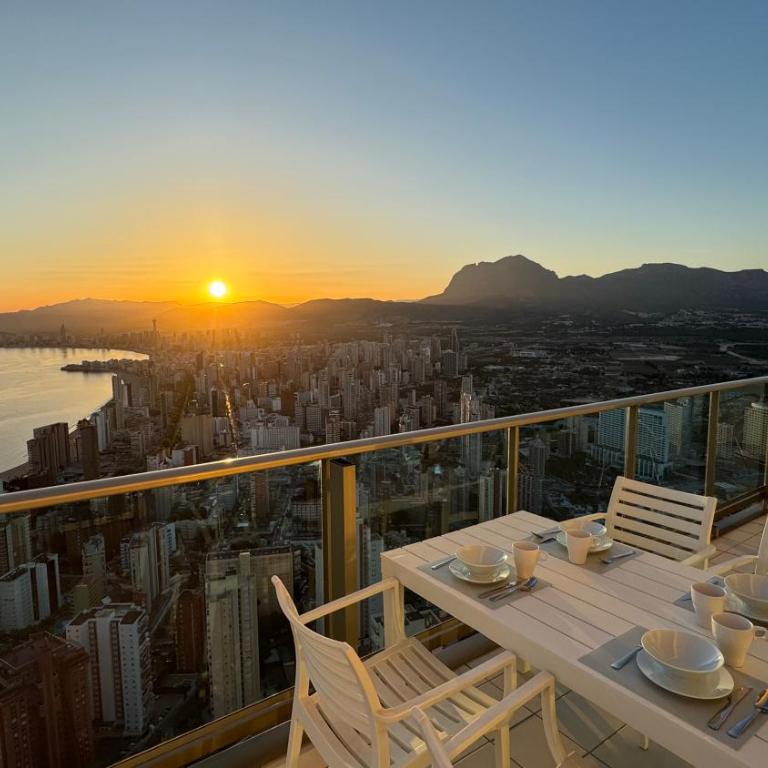Highest penthouse with best skyline & sea views - One-Bedroom Apartment - 34
