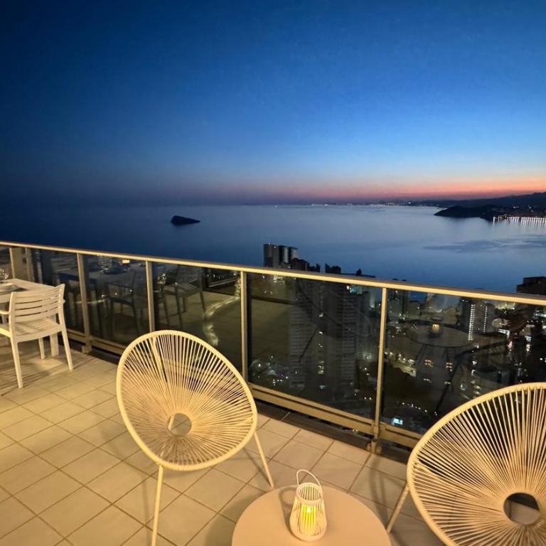 Highest penthouse with best skyline & sea views - One-Bedroom Apartment - 1