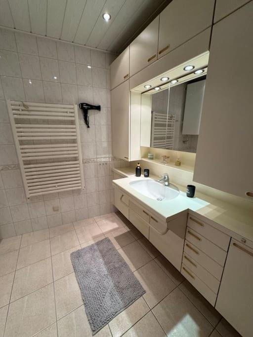 Gemütliches & modernes Apartment inklusive gratis Parkplatz - Apartment mit 2 Schlafzimmern und Bergblick - 26