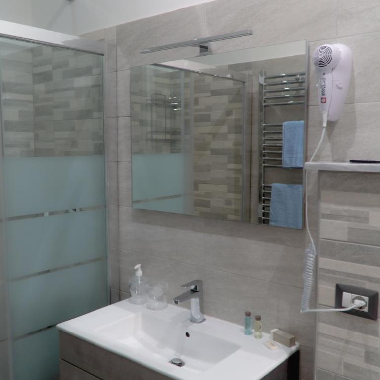 A casa di Pina - Roma St Peter - Camera Matrimoniale con Bagno Privato - 3