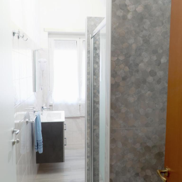 A casa di Pina - Roma St Peter - Camera Matrimoniale con Bagno Privato - 16
