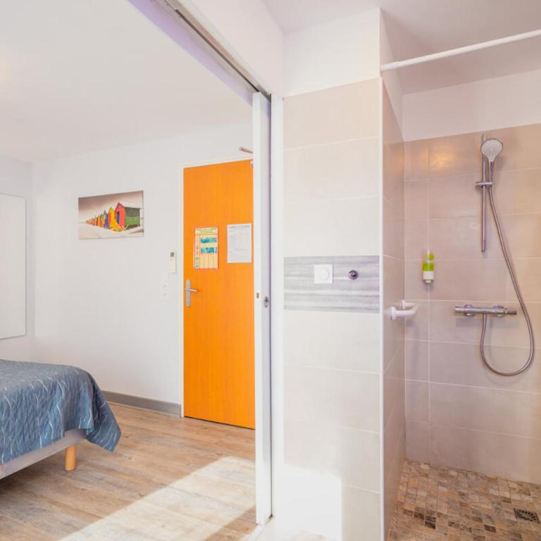 Hotel de la Plage - Chambre Double - Accessible aux Personnes à Mobilité Réduite - 2