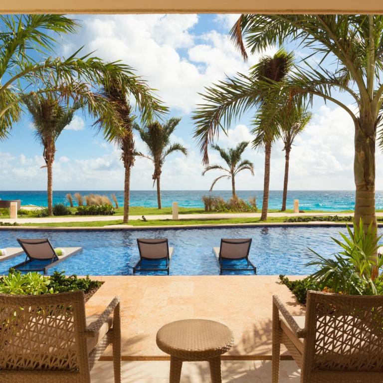 Hyatt Ziva Cancun All-Inclusive - King Room with Sofa Bed - Swim Up - 6