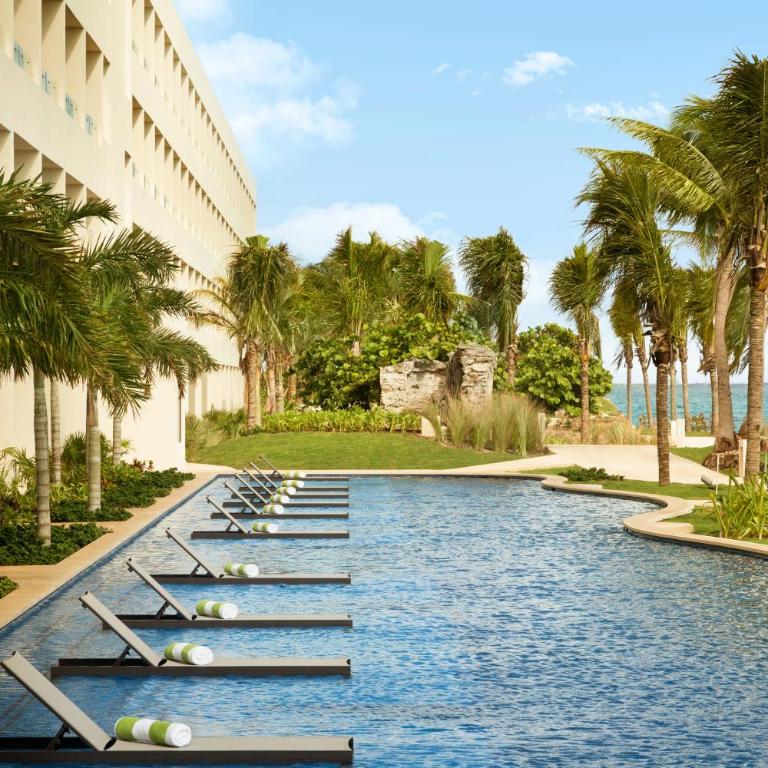 Hyatt Ziva Cancun All-Inclusive - King Room with Sofa Bed - Swim Up - 2