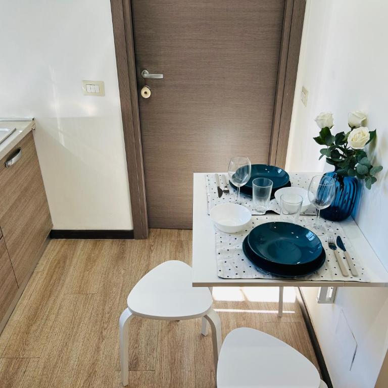 Chiara Guest House 18 - M4 Metro blu - Appartamento con 2 Camere da Letto - 18