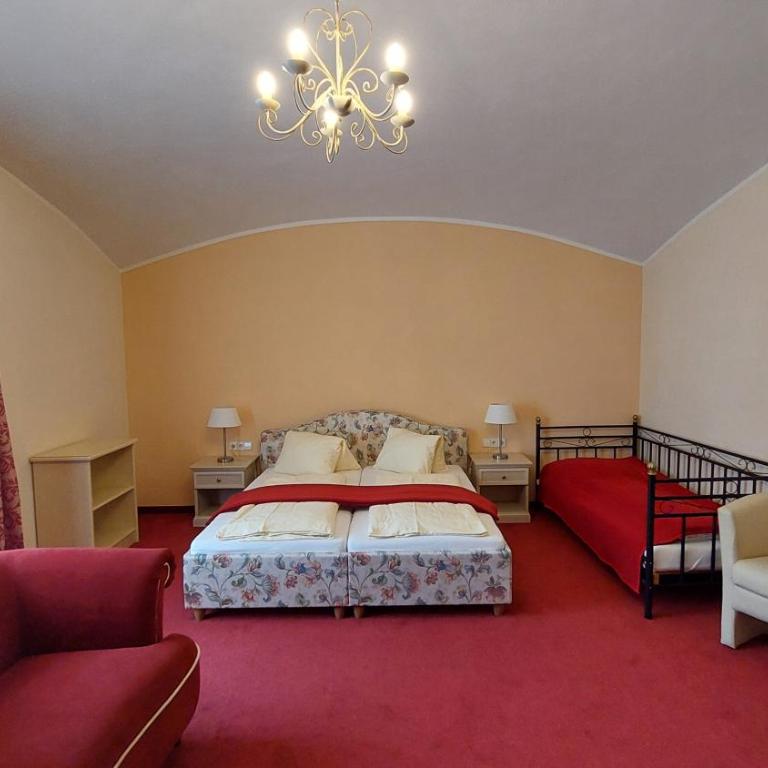 Pension Frenzl - Kaiser von Österreich - Dreibettzimmer - 1