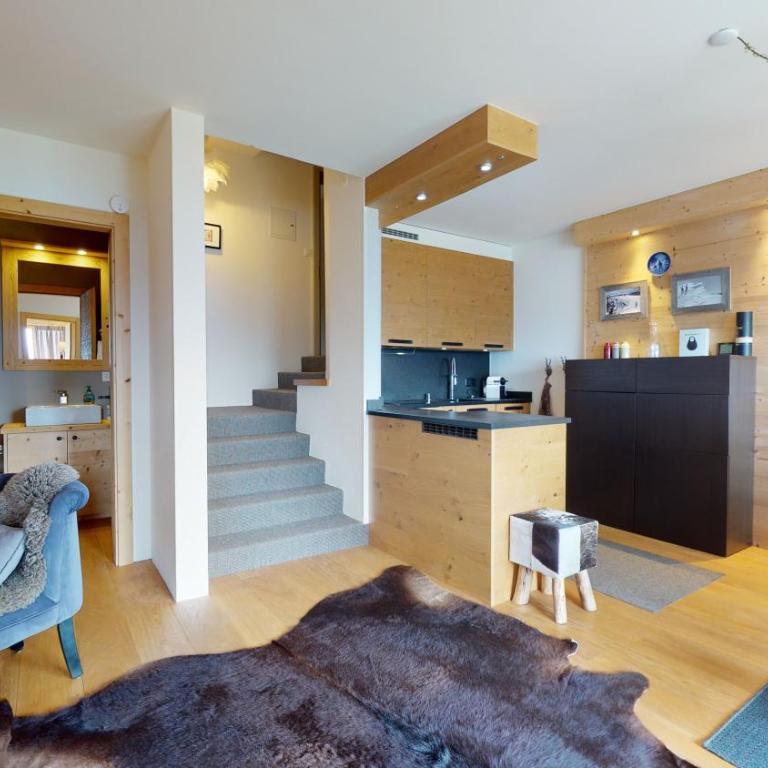 Superbe appartement rénové avec vue dégagée - Two-Bedroom Apartment - 4