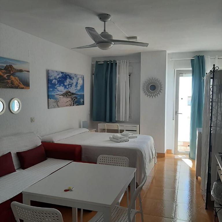 Azul Zahara Playa Apartamemtos Primera Linea - Studio with Terrace - 13