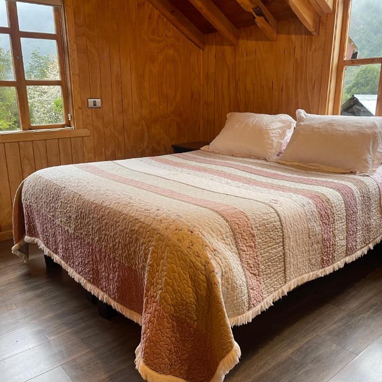 Las Cabañas del Lodge - Three-Bedroom Apartment with Mountain View - 2