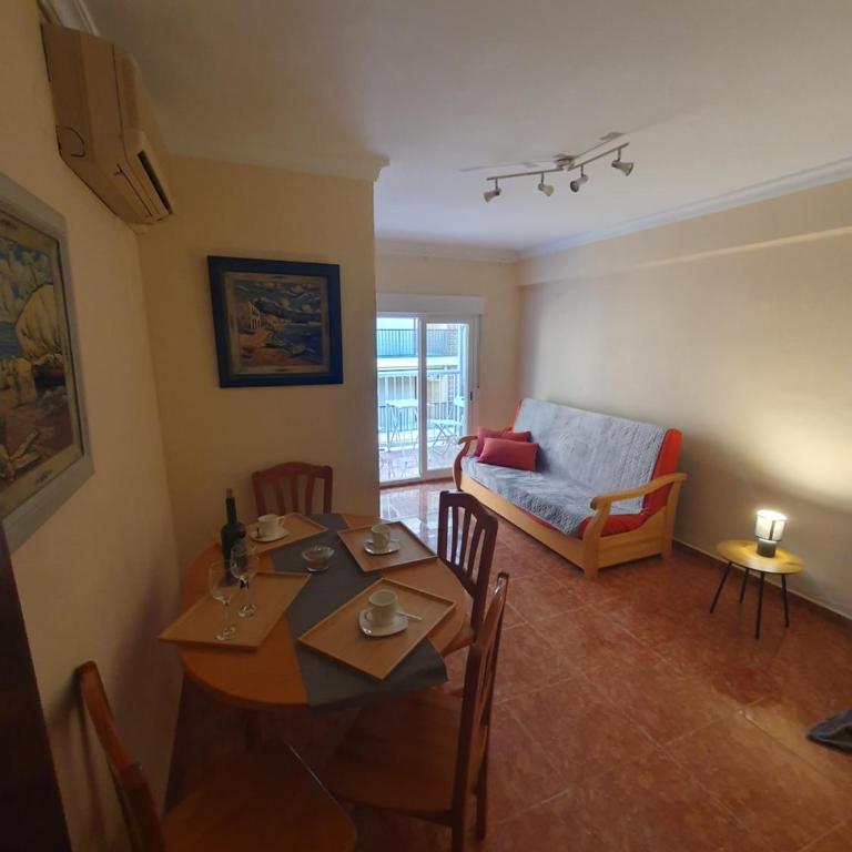 Cosy apartment near the beach - Two-Bedroom Apartment with Balcony - 2