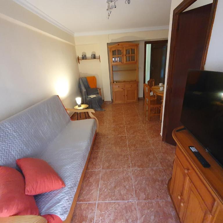 Cosy apartment near the beach - Two-Bedroom Apartment with Balcony - 3