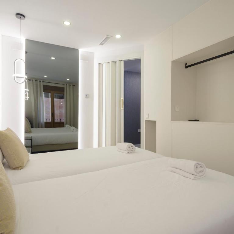 Eco Center Granatensis Pasiegas-Catedral - Three-Bedroom Apartment - 5
