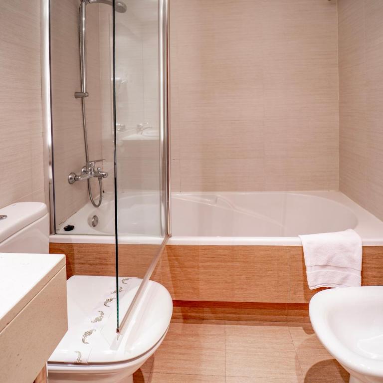 Apartaments Superior - Three-Bedroom Apartment - 4