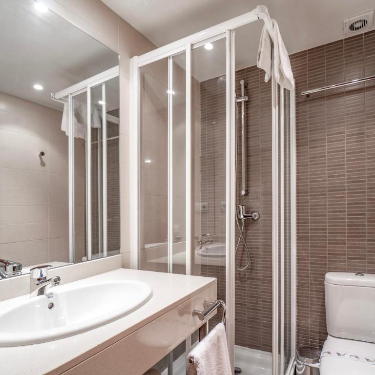 Apartaments Superior - Three-Bedroom Apartment - 9