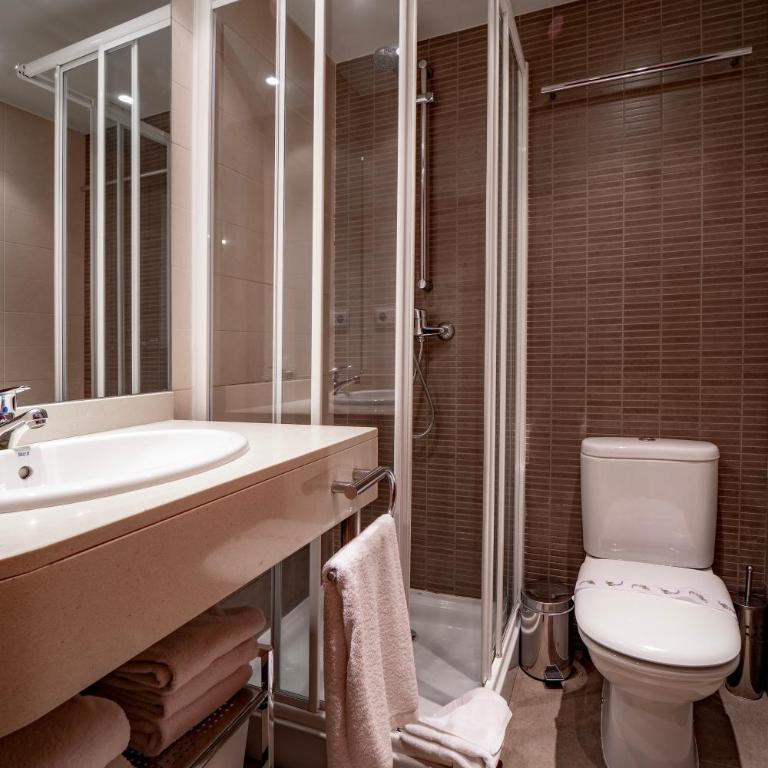 Apartaments Superior - Three-Bedroom Apartment - 18