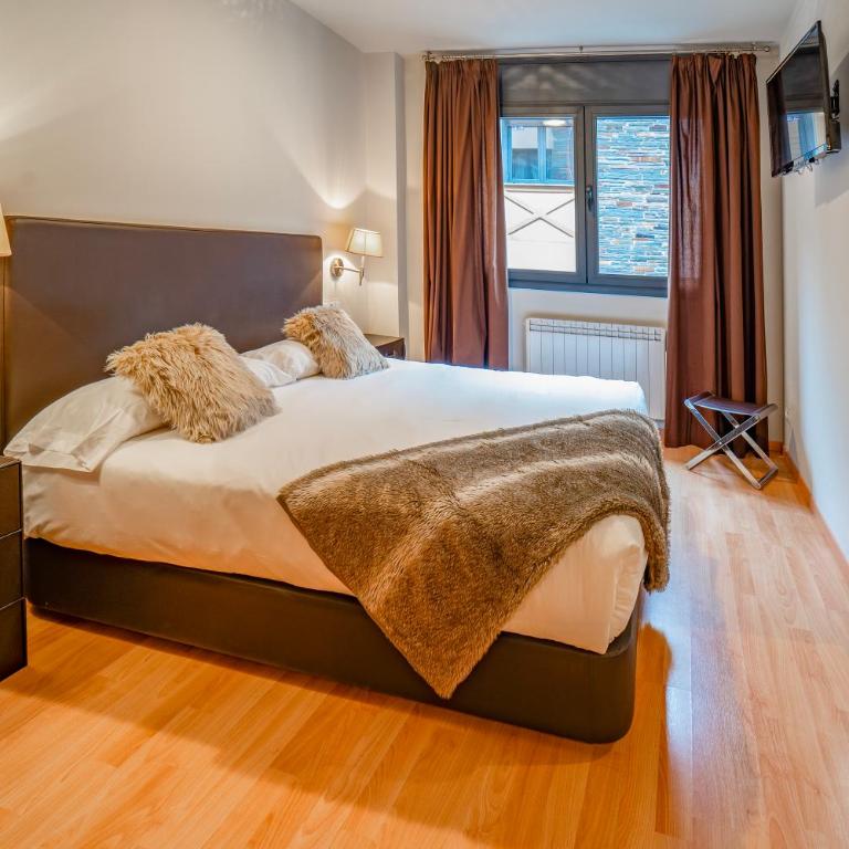 Apartaments Superior - Three-Bedroom Apartment - 22
