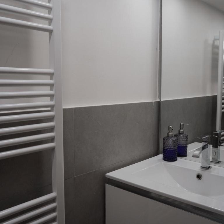 La Perla Apartment - One-Bedroom Apartment - 8