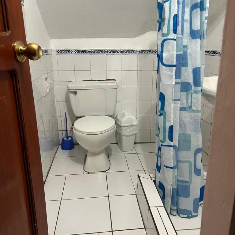 Hospedaje El Centro - Habitación Doble con baño privado - 2 camas - 3