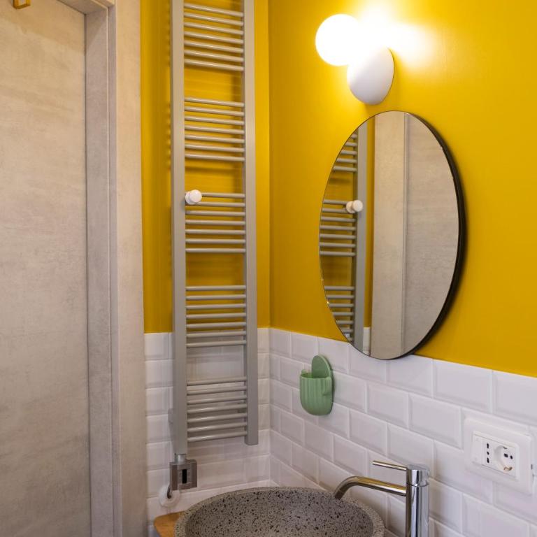 Casa DiMondi - Camera Matrimoniale con Bagno Privato - 13