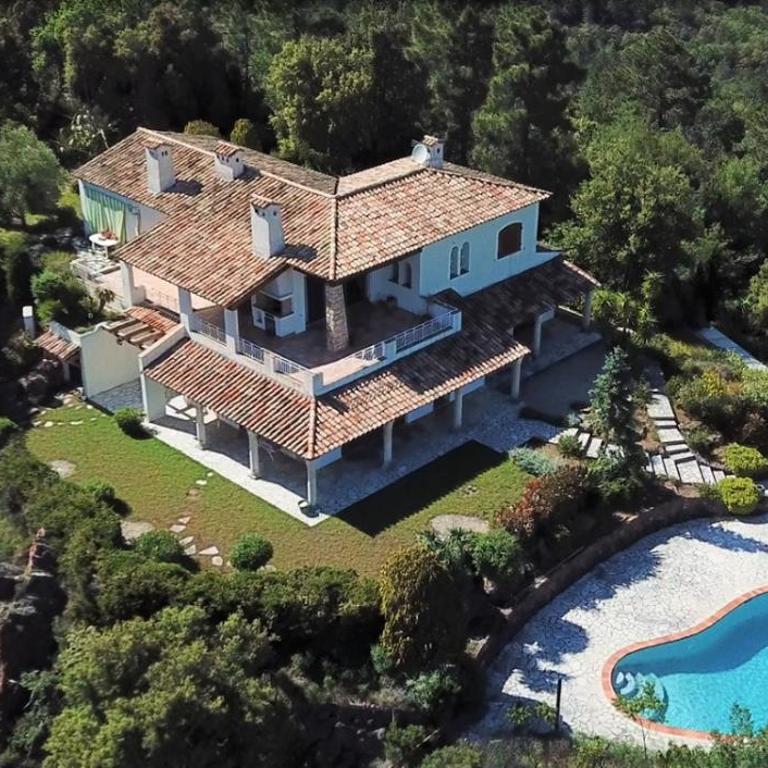 VILLA L'ESTEREL AVEC PISCINE VUE MER -MANDELIEU 06210- 6 Pers - Haus mit 3 Schlafzimmern - 4