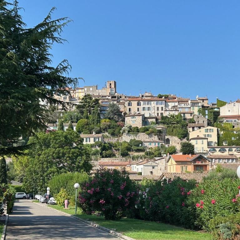 Biot - Place des Arcades - Appartement 1 Chambre - 24