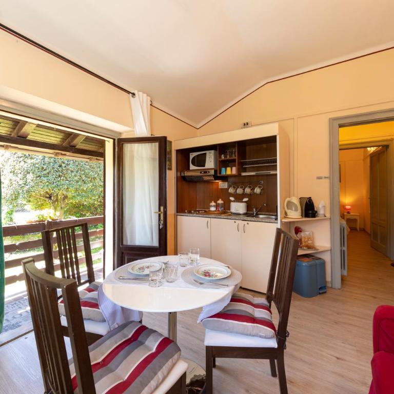 Villa Lucciola - One-Bedroom Apartment with Lake View - 17