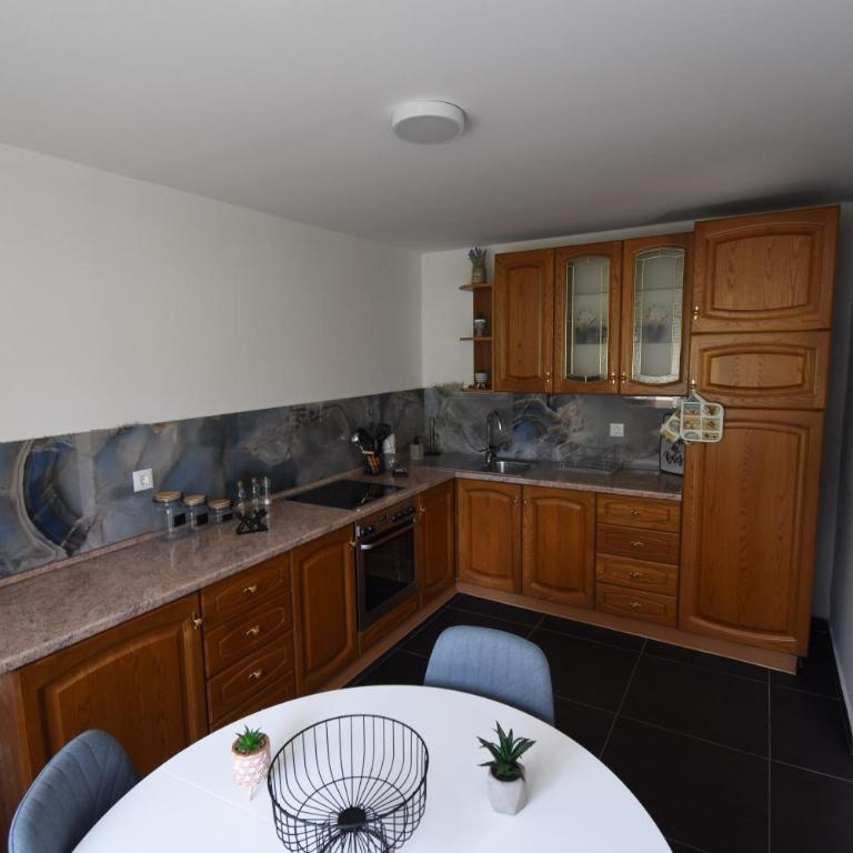 Apartmani Sarajevo - Apartman s 1 Spavaćom Sobom i Balkonom - 13