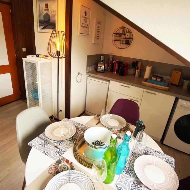 Studio "Sous les Toits" - Charmant et calme - Gare et Tram à 4 min - Apartment mit 1 Schlafzimmer - 18