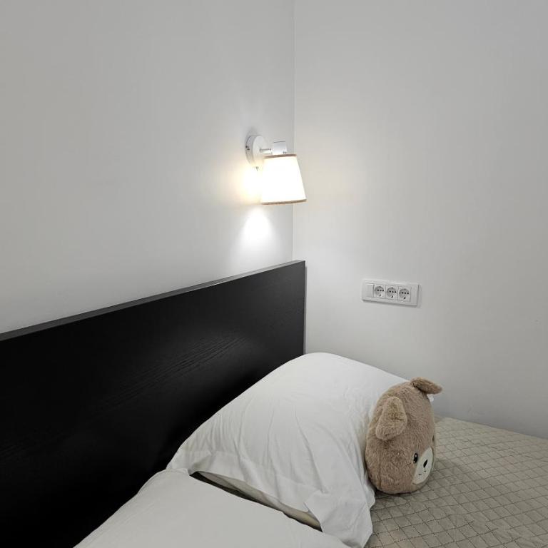 Apartment Teddy stari Grad - Twin Room with Terrace - 12