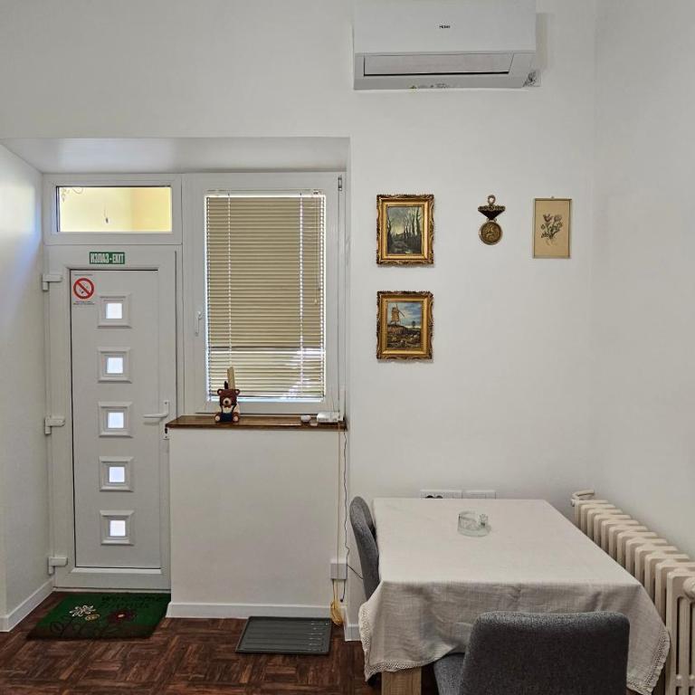 Apartment Teddy stari Grad - Twin Room with Terrace - 42